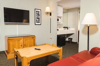 Williamsburg Woodlands Hotel & Suites, an official Colonial Williamsburg Hotel