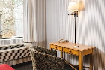 Williamsburg Woodlands Hotel & Suites, an official Colonial Williamsburg Hotel