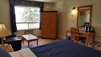 Pines Motel