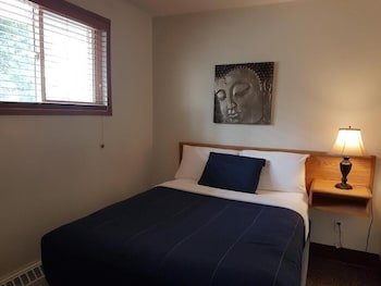 Pines Motel