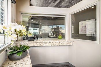 Inn at 50 at Long Beach Convention Center
