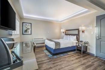 Inn at 50 at Long Beach Convention Center