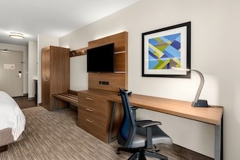 Holiday Inn Express Hotel & Suites Sumner