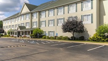 Coshocton Village Inn & Suites