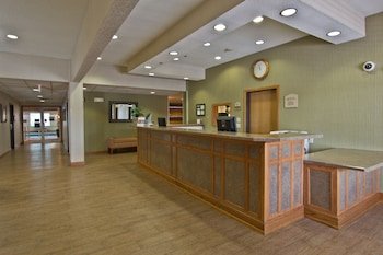 Coshocton Village Inn & Suites