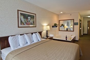 Coshocton Village Inn & Suites