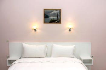 Revekka Rooms