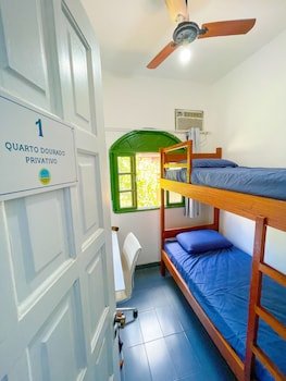 Onça da Praia Hostel