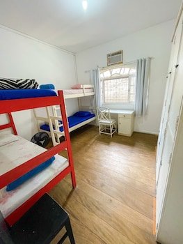 Onça da Praia Hostel
