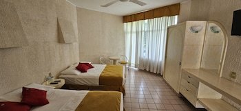 Hotel Del Rio by OYO Rooms