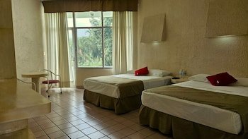 Hotel Del Rio by OYO Rooms
