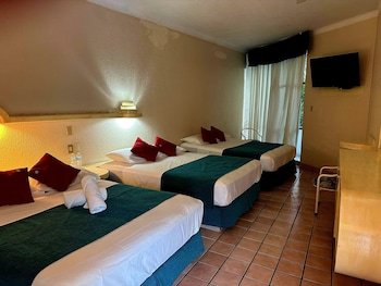 Hotel Del Rio by OYO Rooms