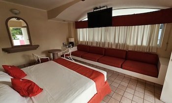 Hotel Del Rio by OYO Rooms