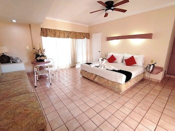 Hotel Del Rio by OYO Rooms