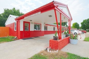 Hotel Lamberton Hwy 14 by OYO Rooms
