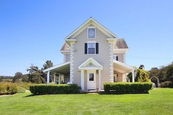 Flora Vista Inn