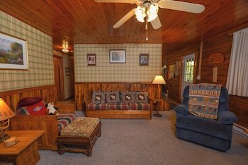 The Pines Holiday Home