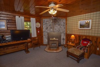 The Pines Holiday Home