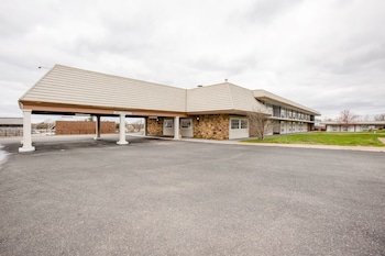 OYO Hotel Lebanon MO I-44