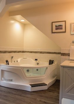 Clear Creek Inn