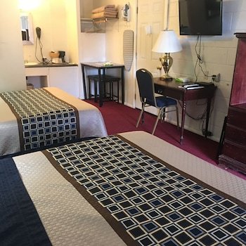 Knights Inn Fairview