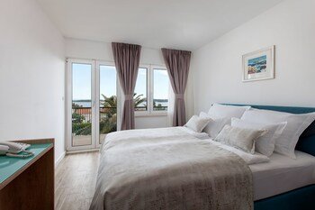 Pharia Aparthotel