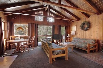 Silver Pines Lodge