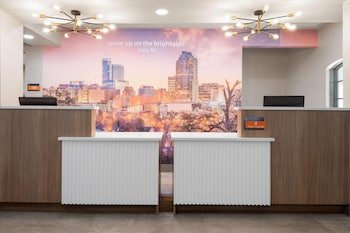 La Quinta Inn & Suites by Wyndham Raleigh Cary