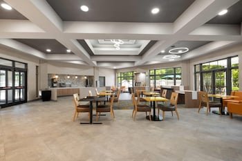 La Quinta Inn & Suites by Wyndham Raleigh Cary