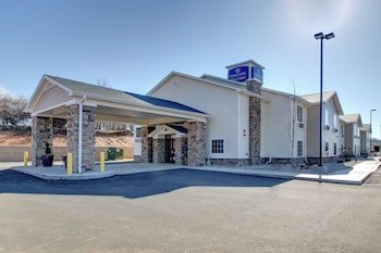 Cobblestone Hotel & Suites