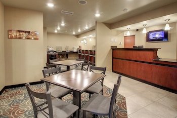 Cobblestone Hotel & Suites
