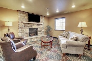 Cobblestone Hotel & Suites