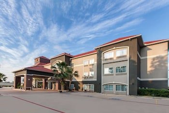 La Quinta Inn & Suites by Wyndham Houston New Caney