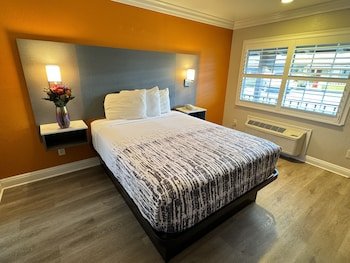 Padre Oaks Hotel