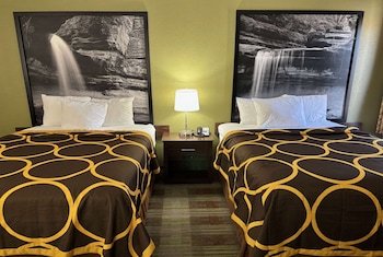 Super 8 by Wyndham Lincoln
