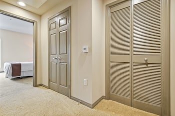 Global Luxury Suites at Marina Del Rey