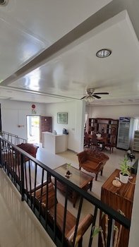 Ricardo Valley Inn