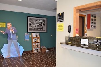 Super 8 by Wyndham Devils Lake