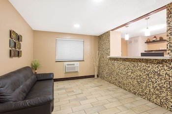 Super 8 by Wyndham Columbus Airport