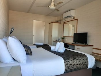 Crest Motor Inn