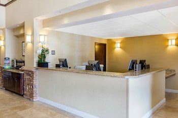 The Oaks Hotel