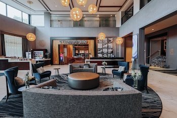 DoubleTree Suites by Hilton Hotel & Conference Center Chicago-Downers Grove