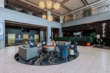 DoubleTree Suites by Hilton Hotel & Conference Center Chicago-Downers Grove