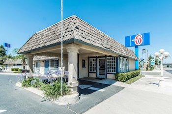 Motel 6 Kingsburg
