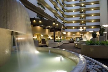 Embassy Suites Kansas City International Airport