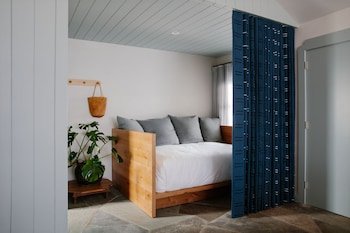 Daunts Albatross Motel