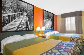 Super 8 by Wyndham Talladega AL