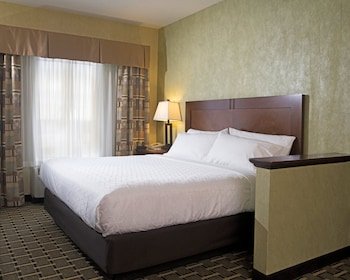 Holiday Inn Express & Suites Youngstown North (Warren/Niles)
