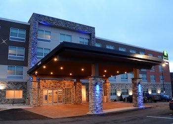 Holiday Inn Express & Suites Pittsburgh Monroeville