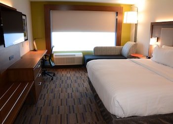 Holiday Inn Express & Suites Pittsburgh Monroeville